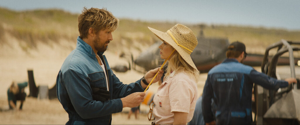 Blunt e Gosling se aproximam em meio a set de filmagens em 'O Dublê'