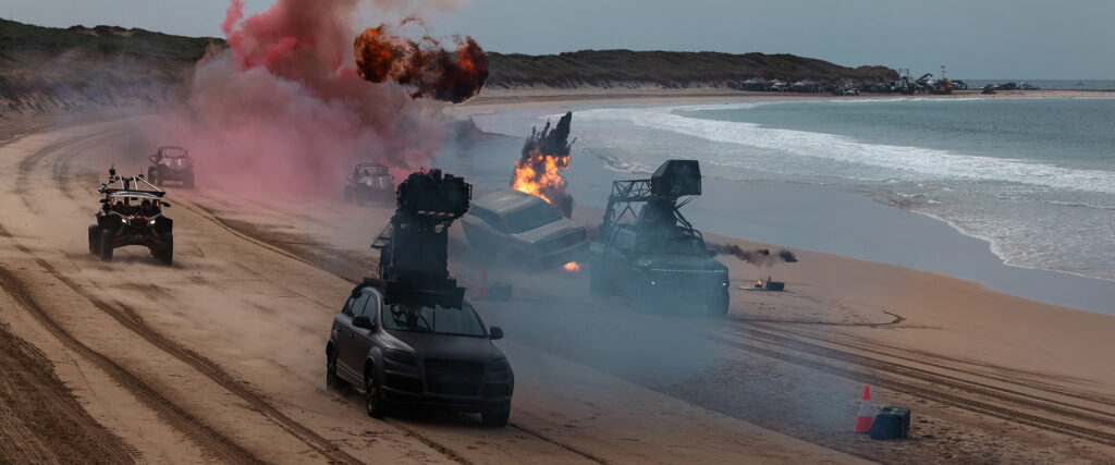 Em cena de ação, os carros de 'O Dublê' atravessam o deserto e chamam atenção dos espectadores
