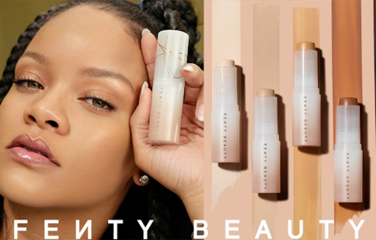 Rihanna em anúncio de sua marca de maquiagem, Fenty Beauty