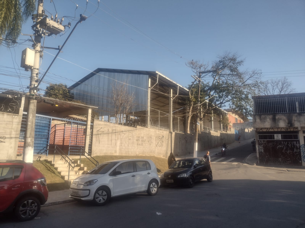 Fachada da Escola Estadual Professor Carlos de Moraes Andrade