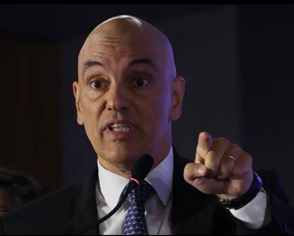 Foto de Alexandre de Moraes, relator do mandado de intimação que suspendeu o X