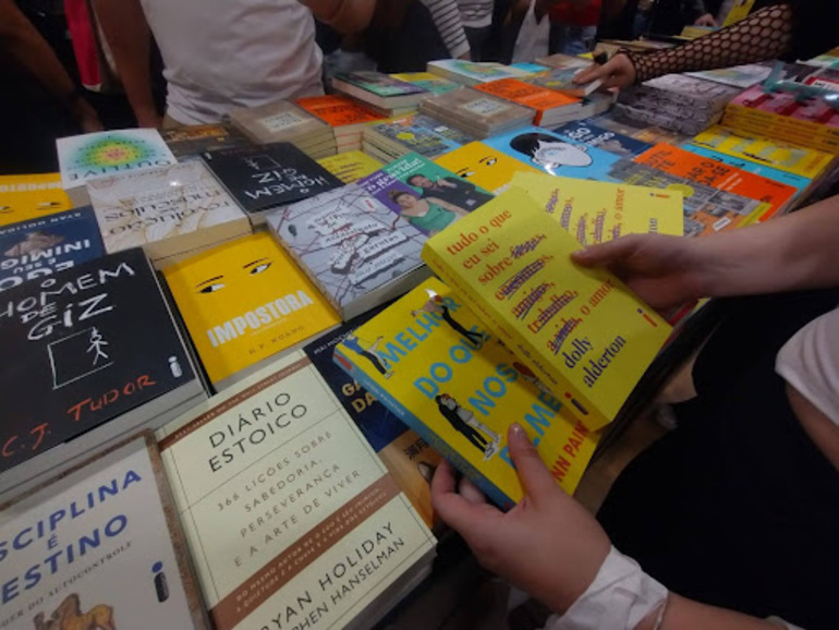 Livros em exposição.