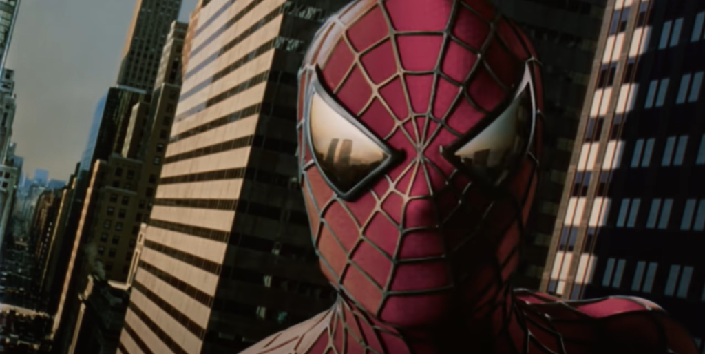 Um frame do trailer de Homem-Aranha que foi tirado do ar é possível ver as torres gêmeas no reflexo dos olhos do herói