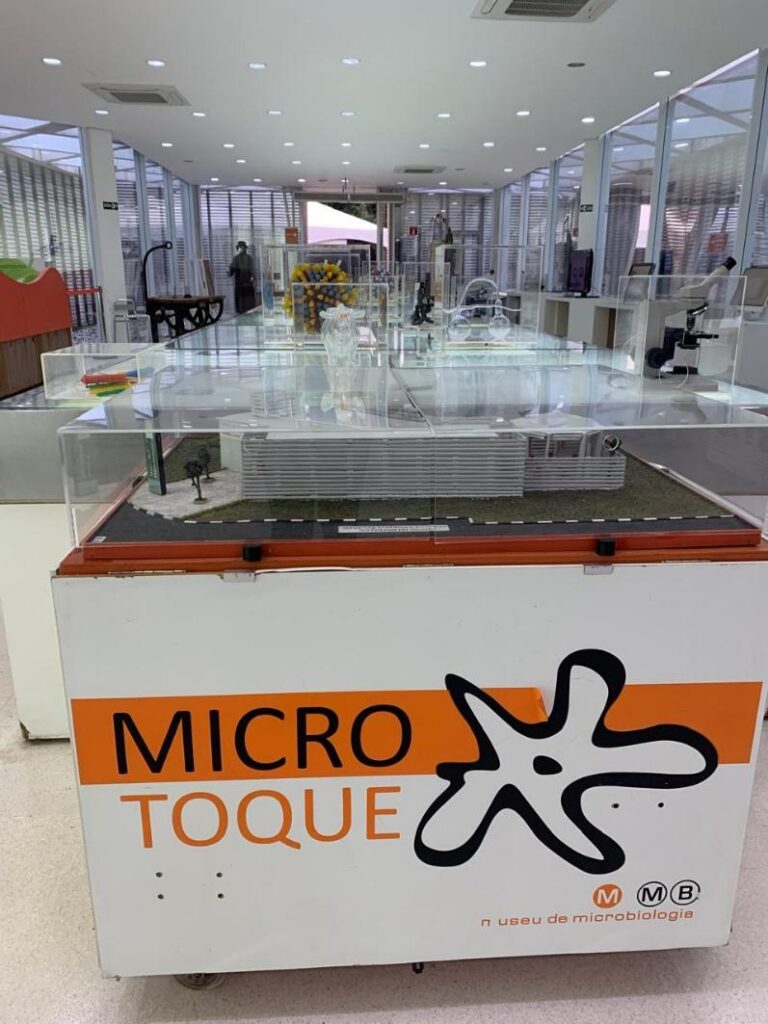 Maquete do projeto Micro Toque dentro do museu