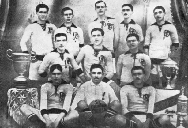 Equipe vitoriosa do Corinthians em 1914