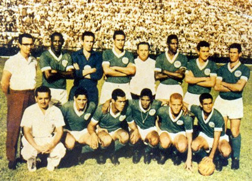 Equipe do Palmeiras de 1965 posando para uma foto