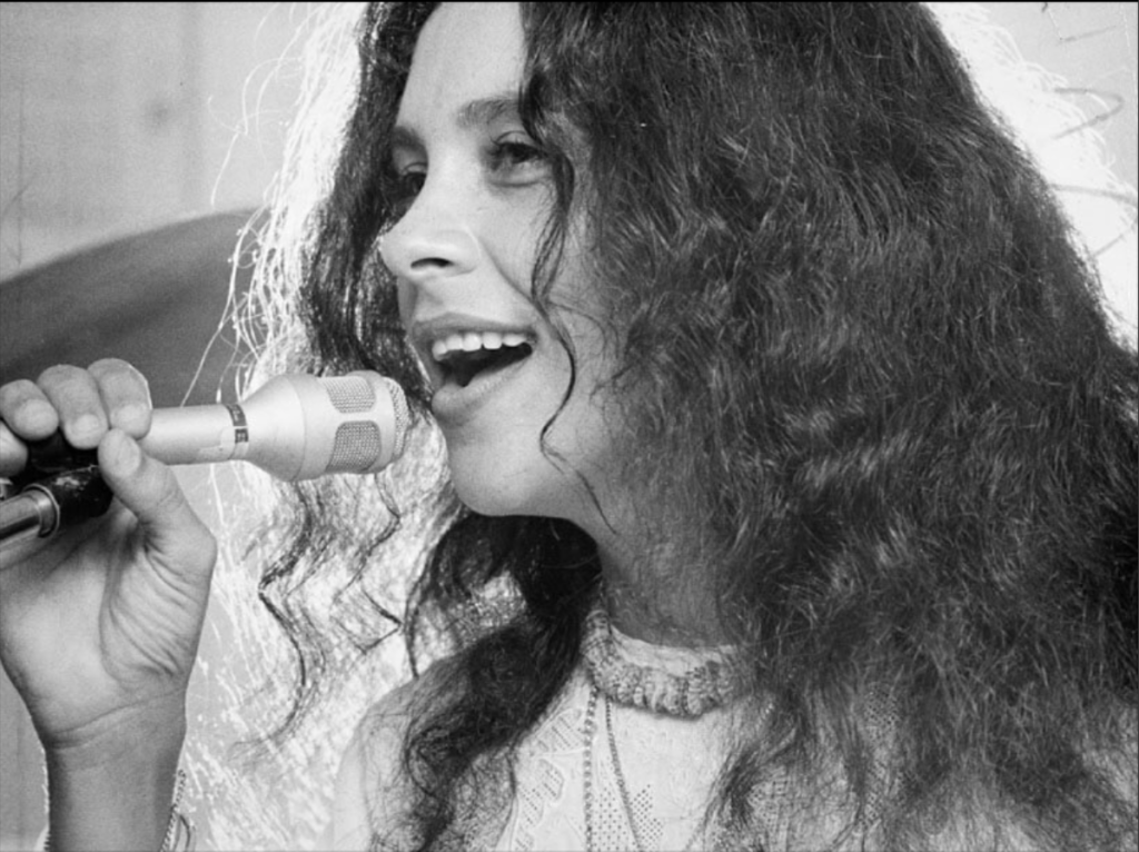 Fotografia em preto e branco de Gal Costa