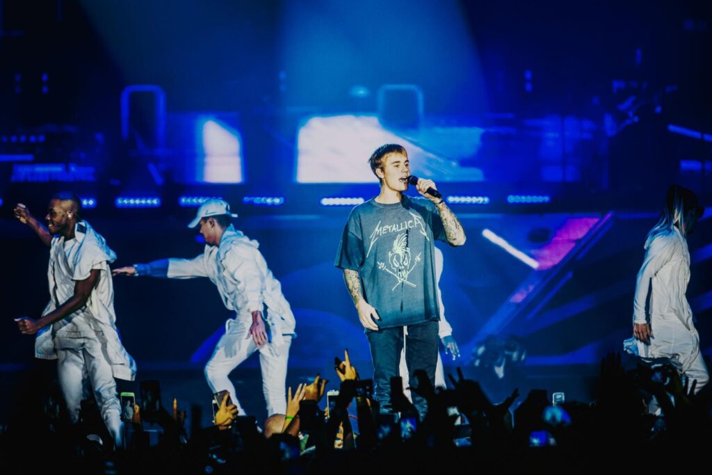 Justin Bieber no palco de um dos seus shows