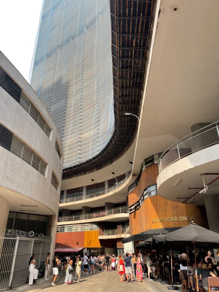 Curvas do Copan vistas do chão