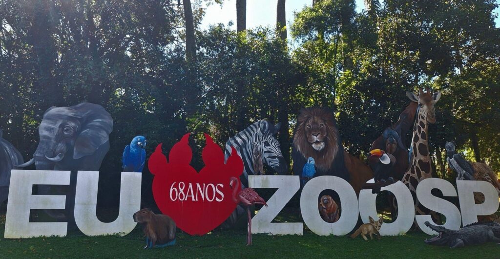 Elefante pode ser visto à esquerda da obra de Carol Wang que enfeita o Zoológico de São Paulo