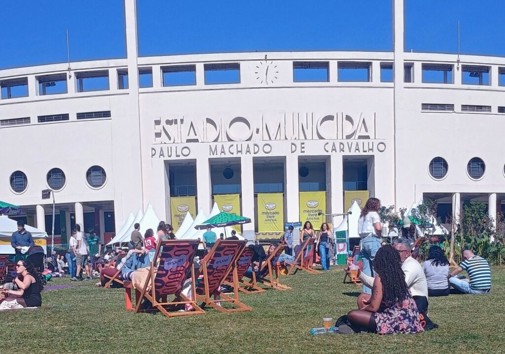 estádio do pacaembu e praça charles miller recebendo a feira do livro 2026