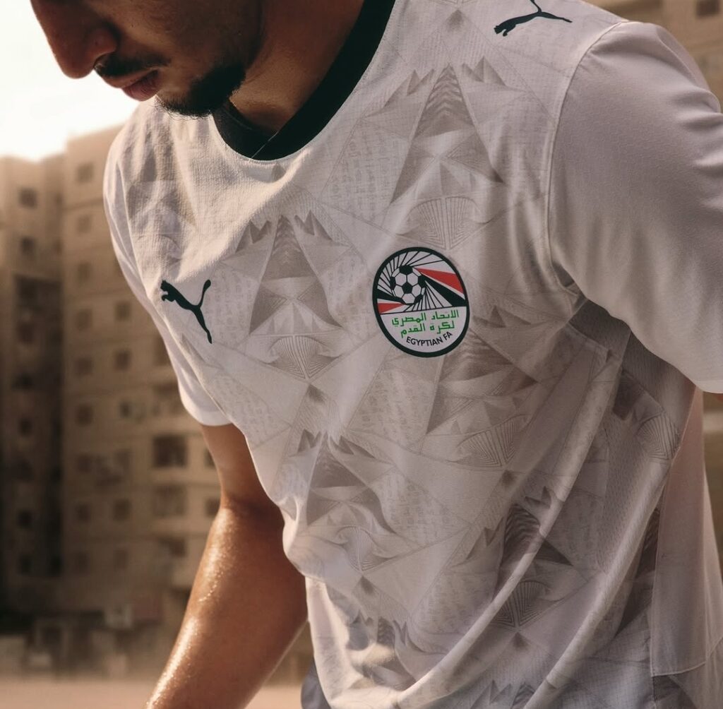 Foto do uniforme da seleção de futebol do Egito