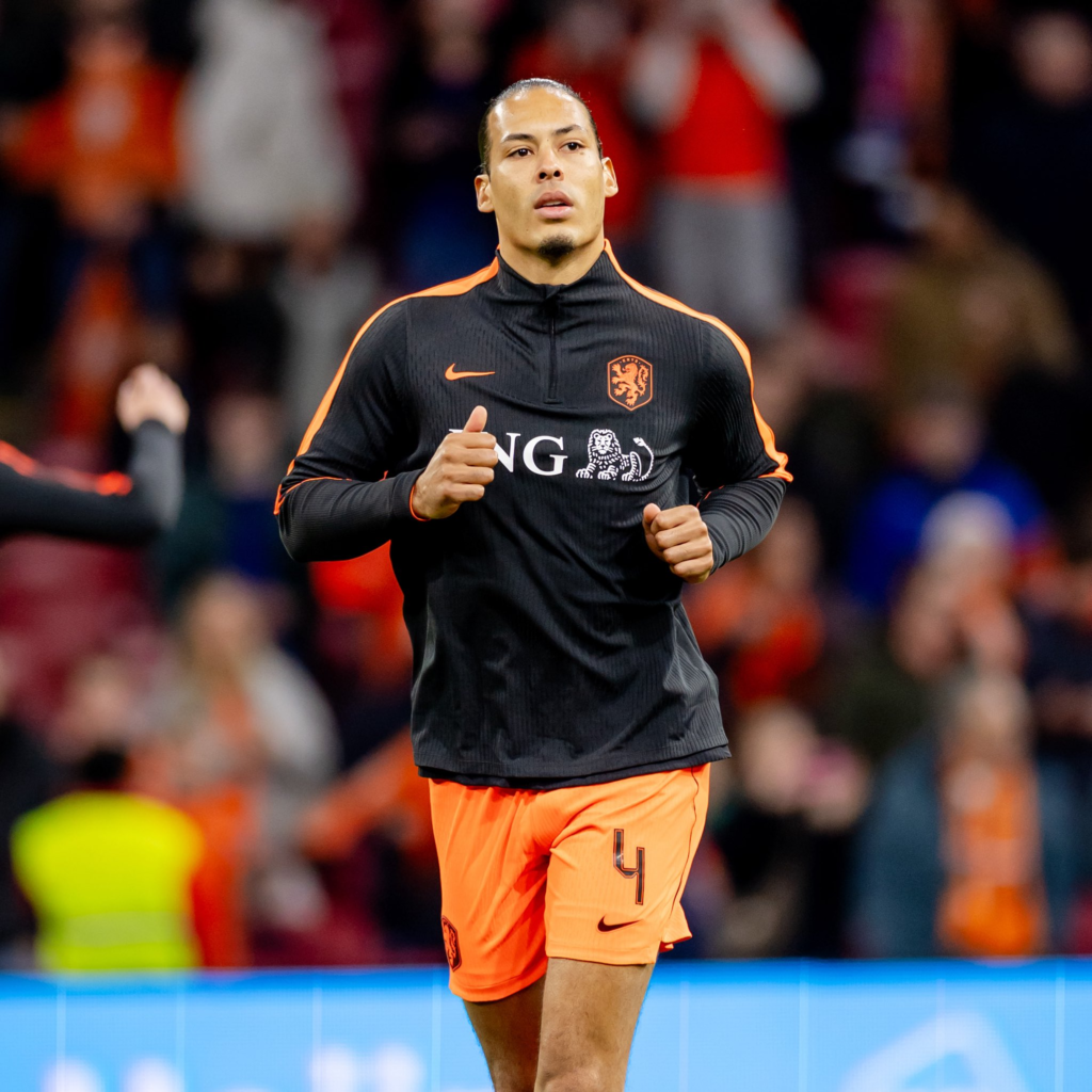Virgil van Djik com o uniforme da seleção da Holanda