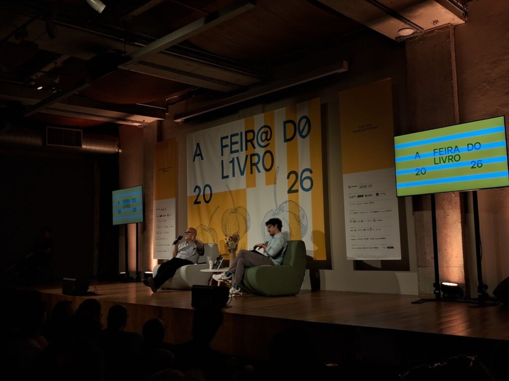 Autor fala em palestra
