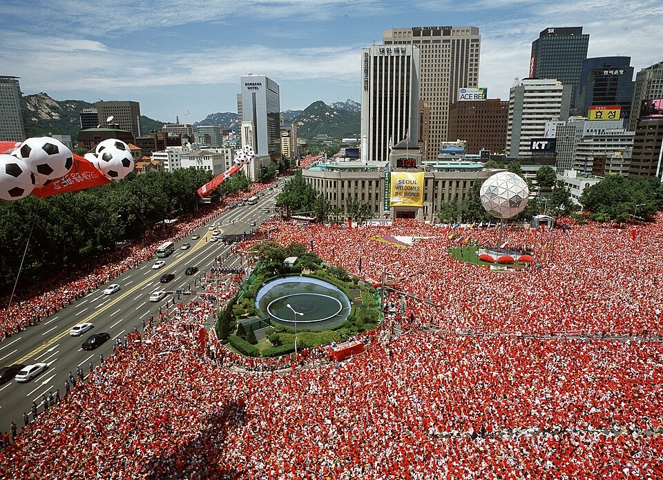 População ocupa as ruas em torcida pela Coreia do Sul