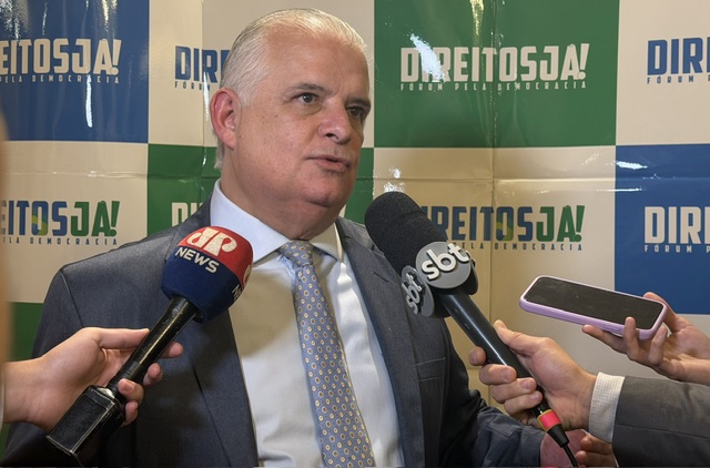 Na imagem, Marcio França em enrtevista a jornalistas