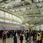 Grupo de visitante em espaço de evento do CNPEM.
