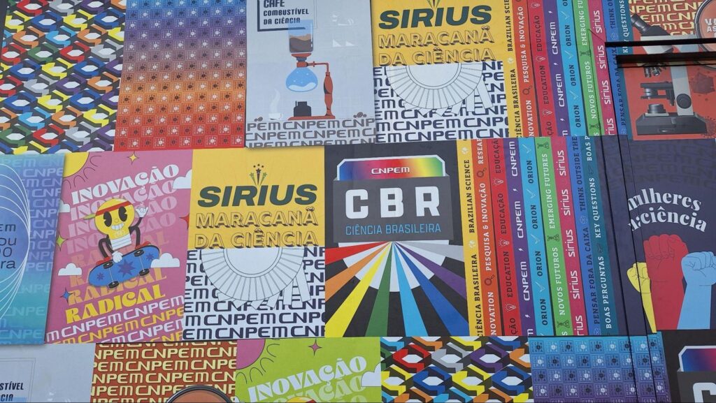 Cartazes de divulgação de evento na CNPEM.