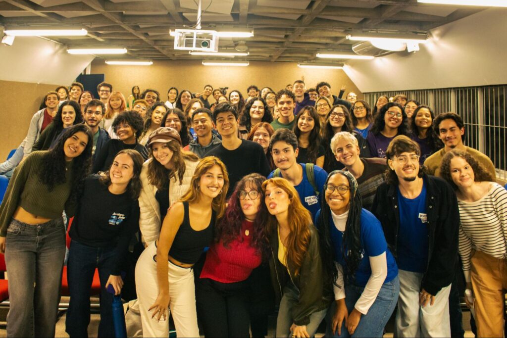 Plateia com as convidadas para a palestra do terceiro dia da II Semana do Audiovisual, Flaviaverso e Livresenhas