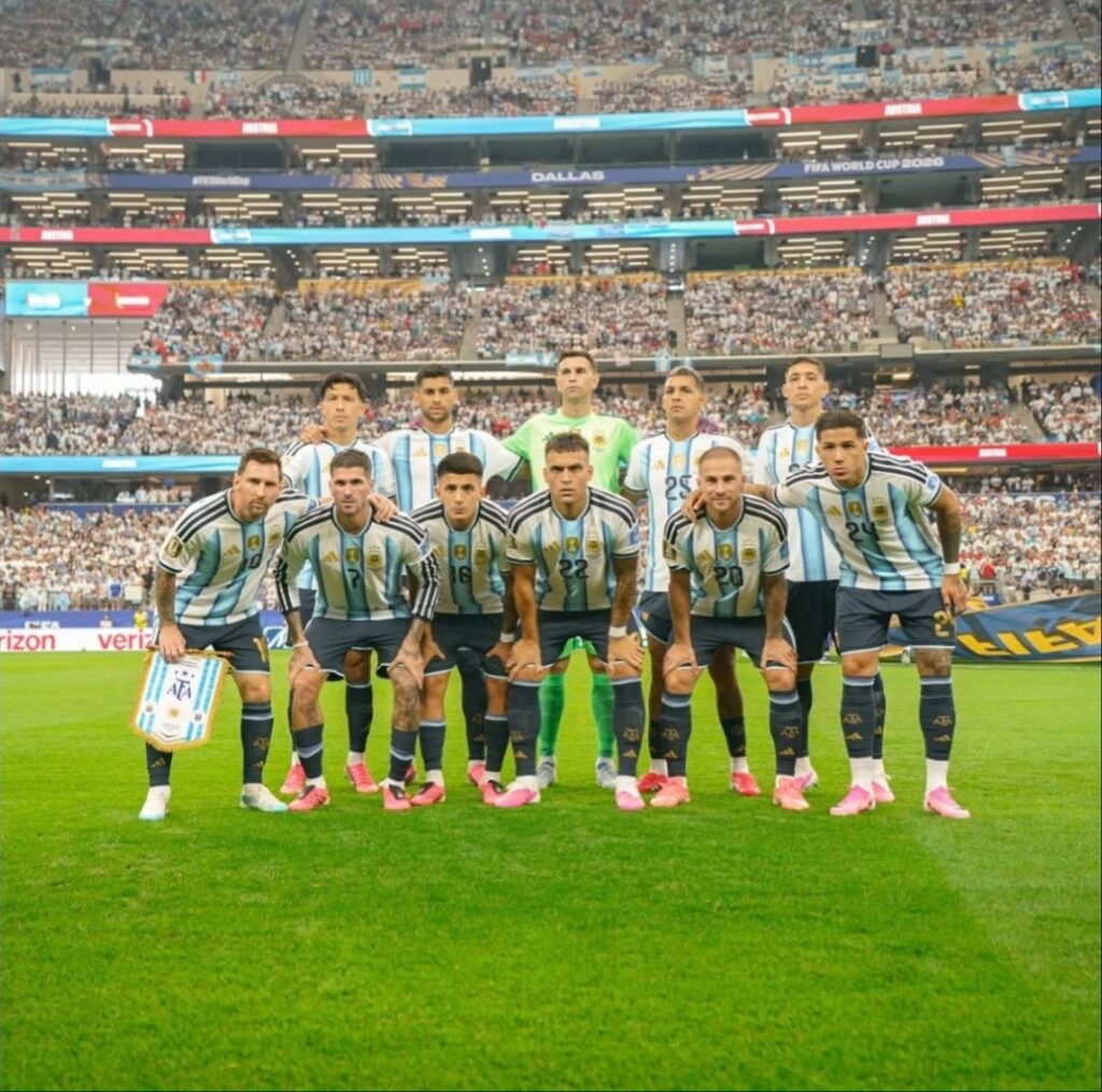 Seleção Argentina em confronto contra a Áustria