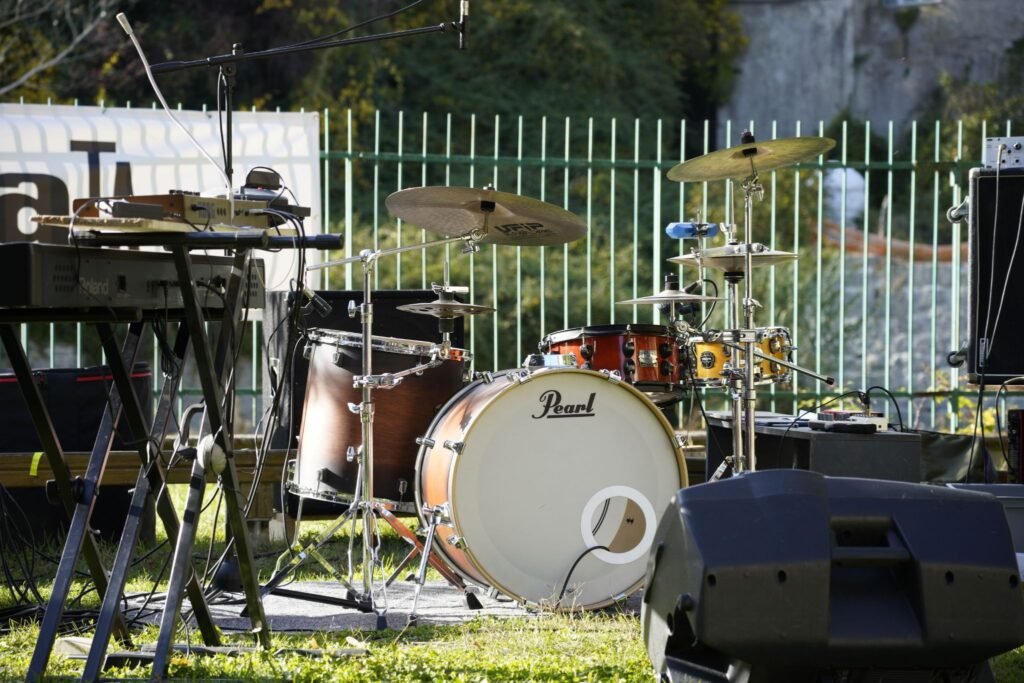 Poluição sonora causada por apresentação de bandas em espaços públicos nem sempre com permissão