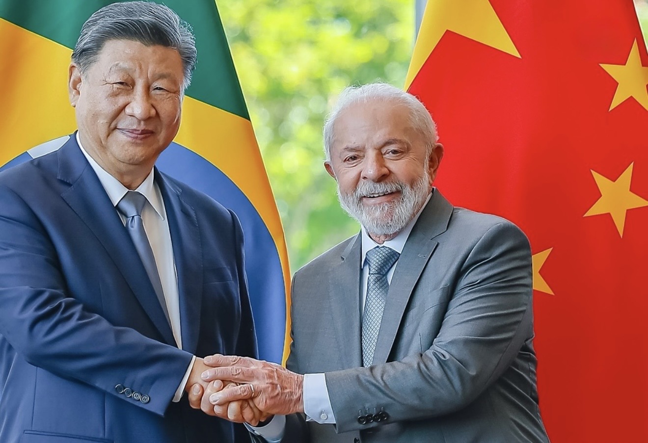 Na imagem, o presidente do Brasil Luiz Inácio Lula da Silva e o presidente da China, Xi-Jinping