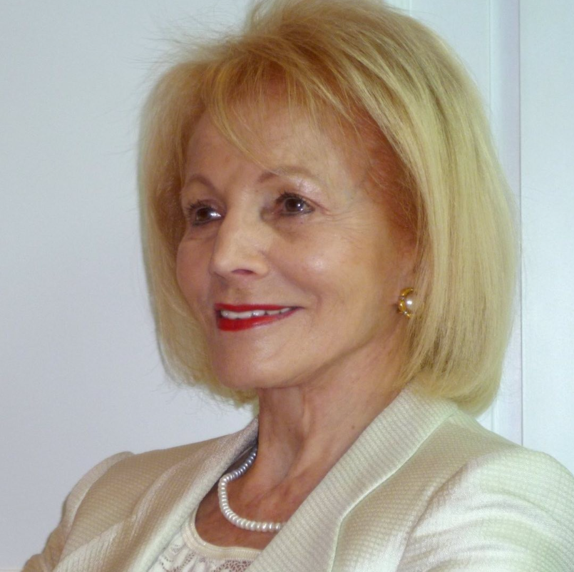 Angelita Habr-Gama sorrindo.