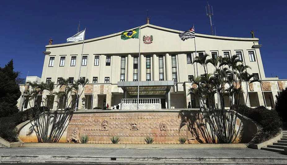 Na imagem, o Palácio dos Bandeirantes, casa do Governador de São Paulo