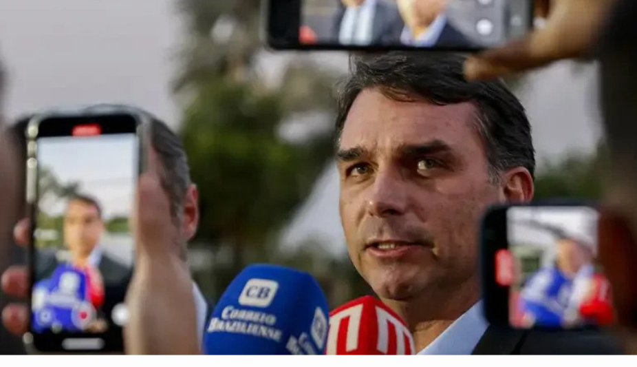 Na imagem, o candidato à presidência pelo PL, Flávio Bolsonaro