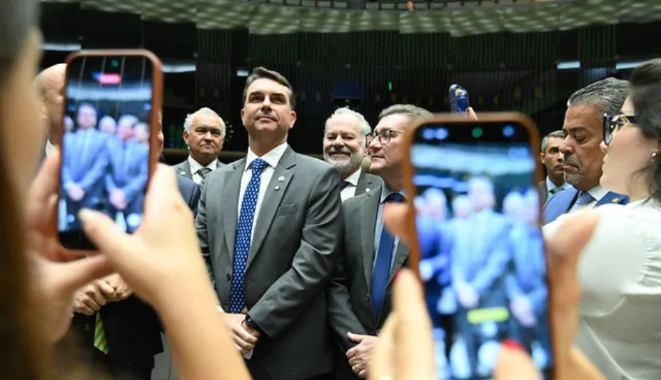 Na imagem, o senador Flávio Bolsonaro