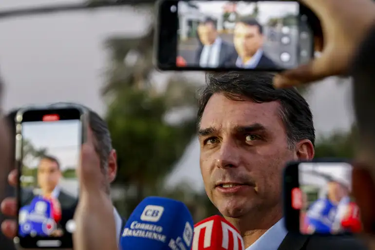 Na imagem, o candidato à presidência pelo PL, Flávio Bolsonaro