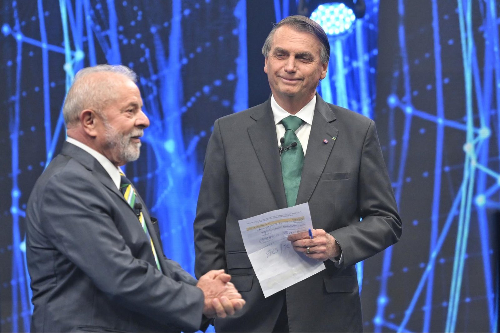 Na imagem, o presidente Lula e o ex-presidente Jair Bolsonaro no debate das eleições presidenciais de 2026