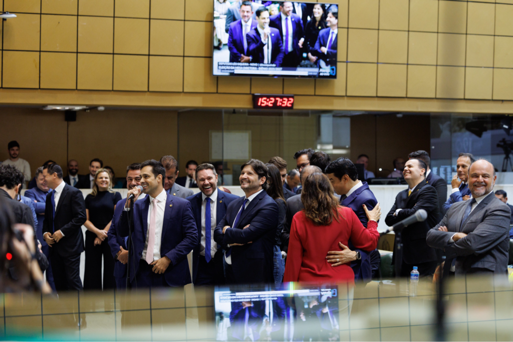 Na imagem, André do Prado sendo reeleito presidente da Alesp