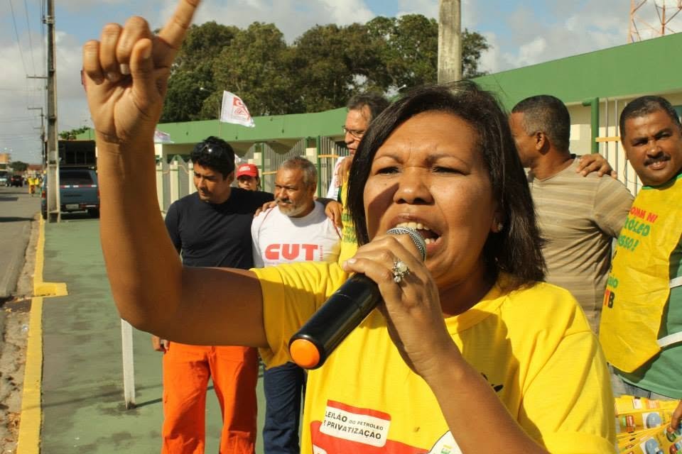 Na imagem, Vera Lúcia no início de sua militância