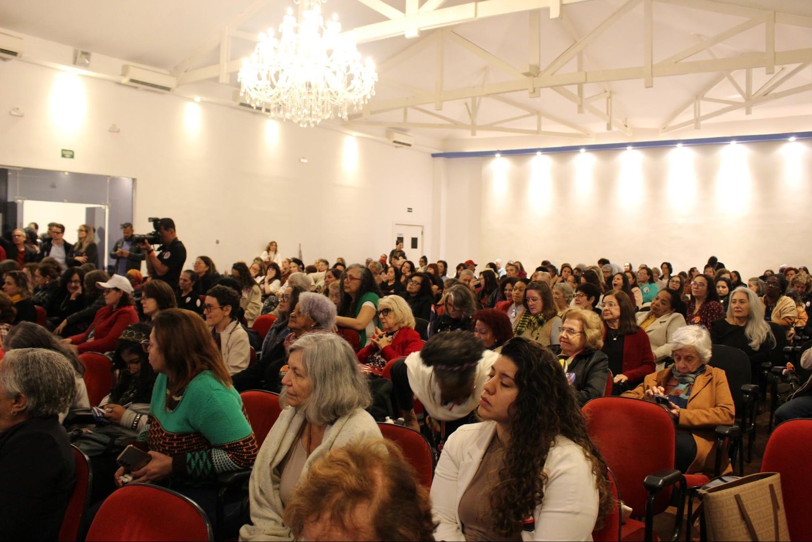 Na imagem, as mulheres presentes no evento do Direitos Já!
