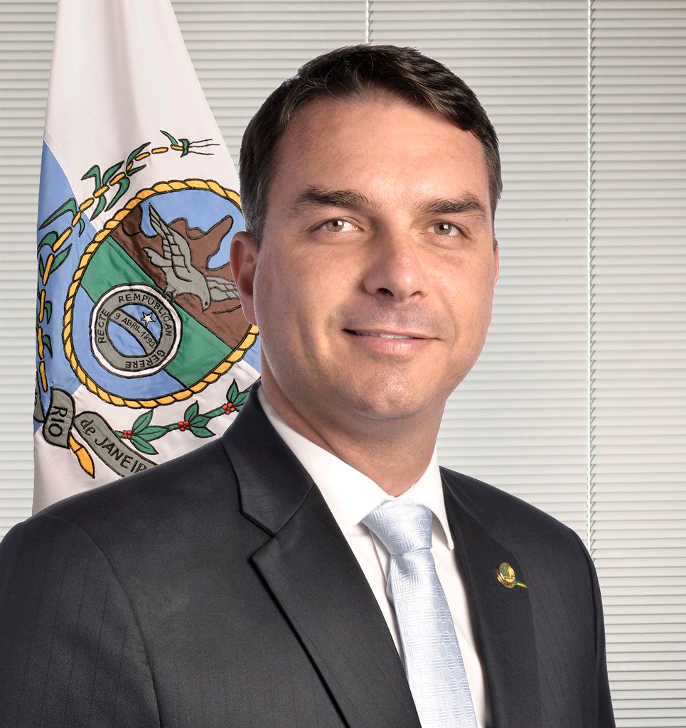 Na imagem, o candidato a presidência pelo PL Flávio Bolsonaro