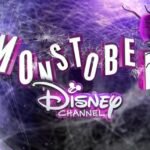 Logotipo promocional do especial Monstober do Disney Channel com teias de aranha e aranhas roxas.