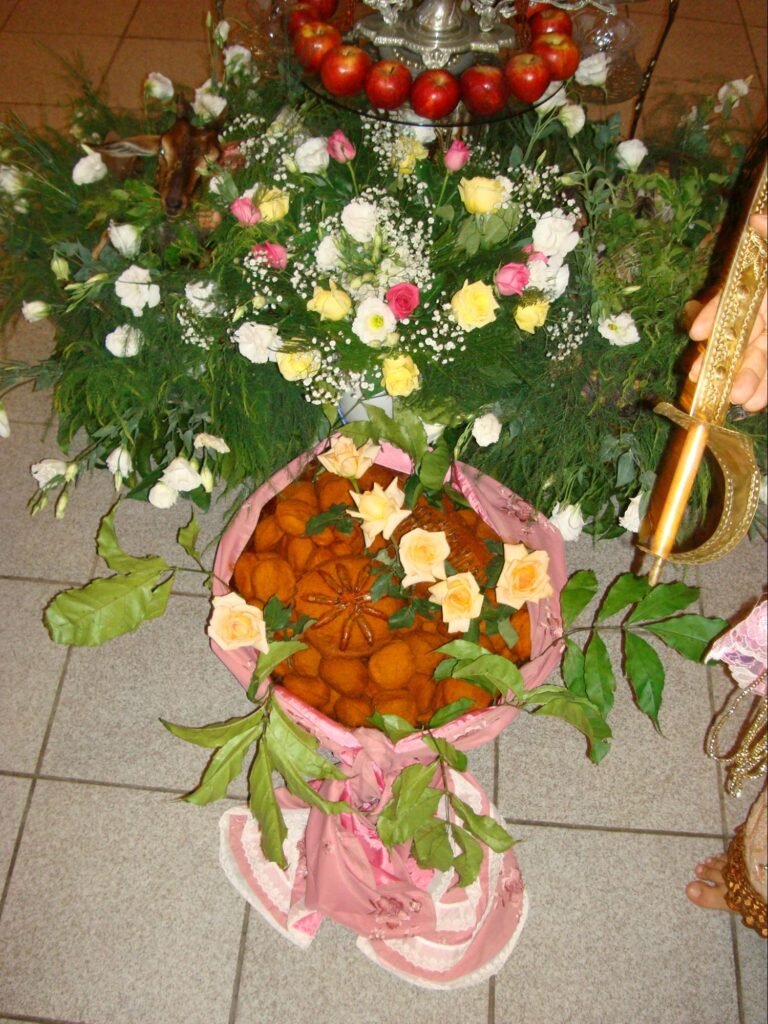 Foto de acarajés com flores.
