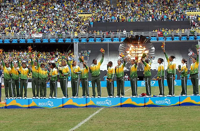 Seleção feminina do Brasil recebendo medalha de ouro em 2007