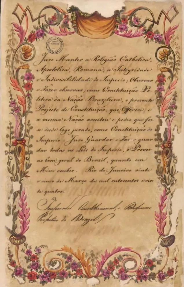 Papel em tons marrons escrito à mão com borda de flores rosas desenhadas.