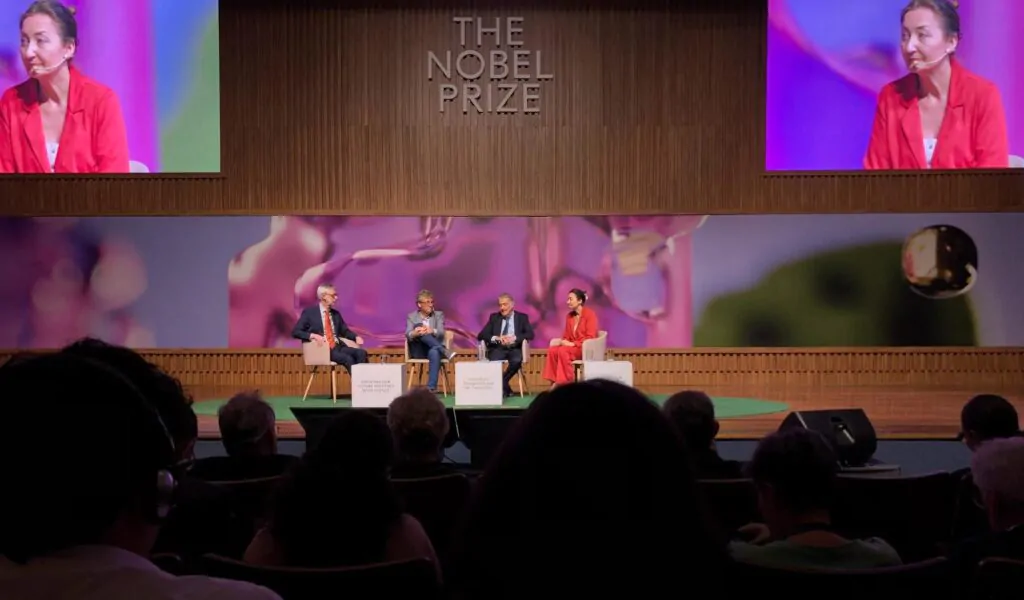 Laureados do Prêmio Nobel no evento Nobel Prize Dialogue.