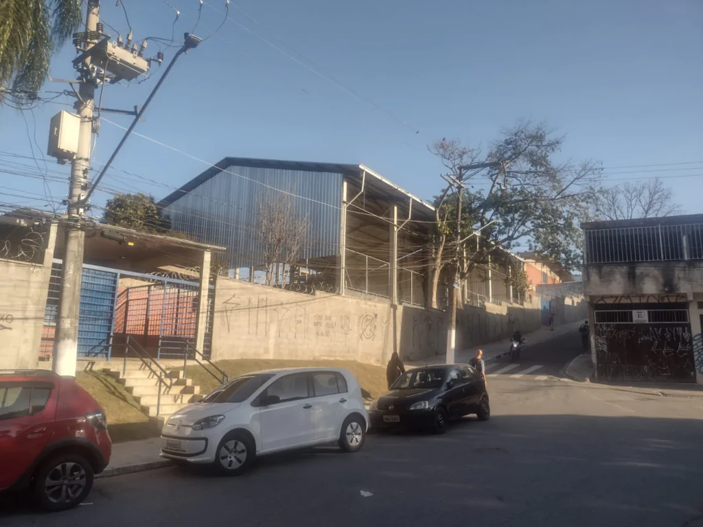 Fachada da Escola Estadual Professor Carlos de Moraes Andrade