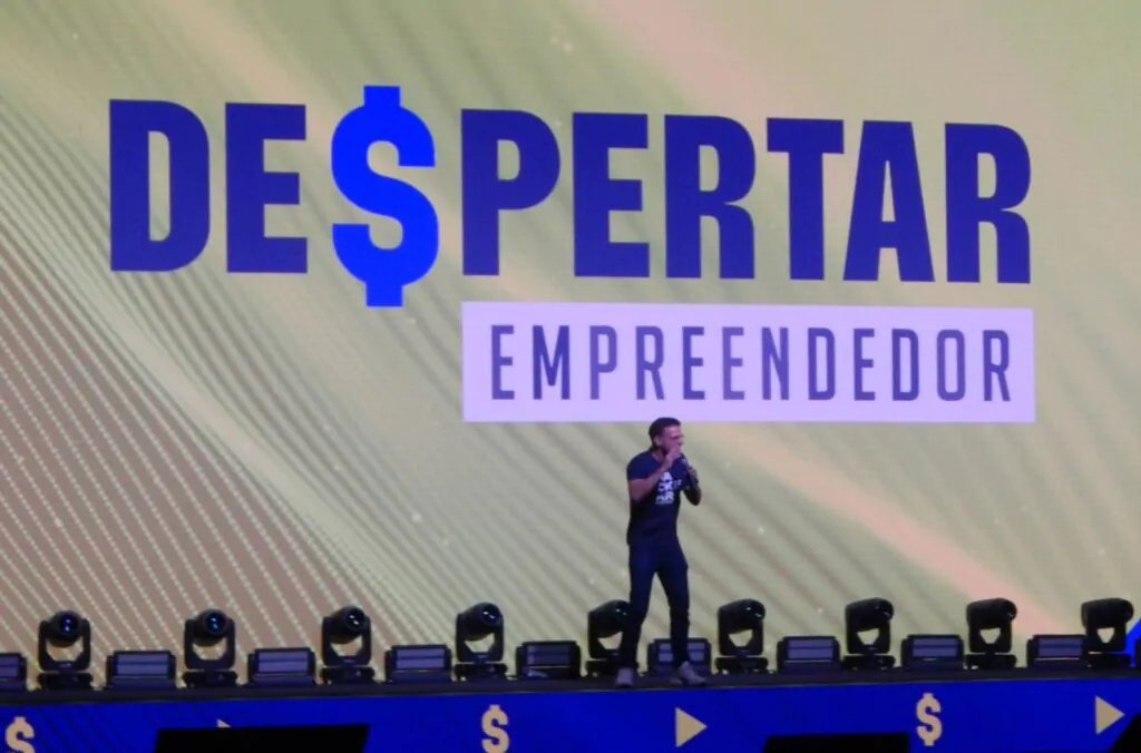Eduardo Moreira apresenta o evento Despertar Empreendedor
