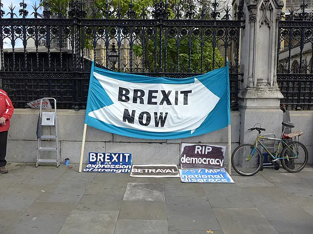 Movimento contra o Brexit avança