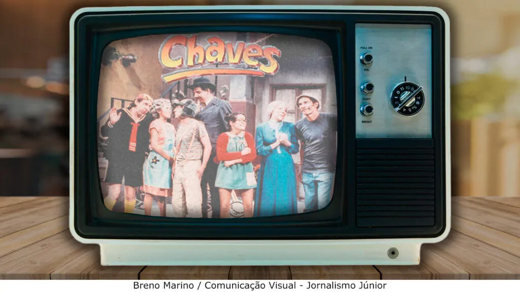 uma tv antiga mostra os personagens do seriado chaves, que voltou ao sbt recentemente