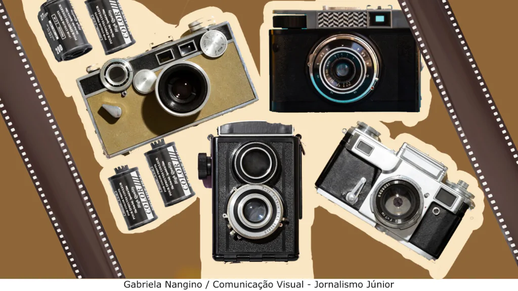 a imagem mostra quatro câmeras analógicas e alguns rolos de filmes sobre um fundo marrom, com aspecto vintage de fotografia analógica '