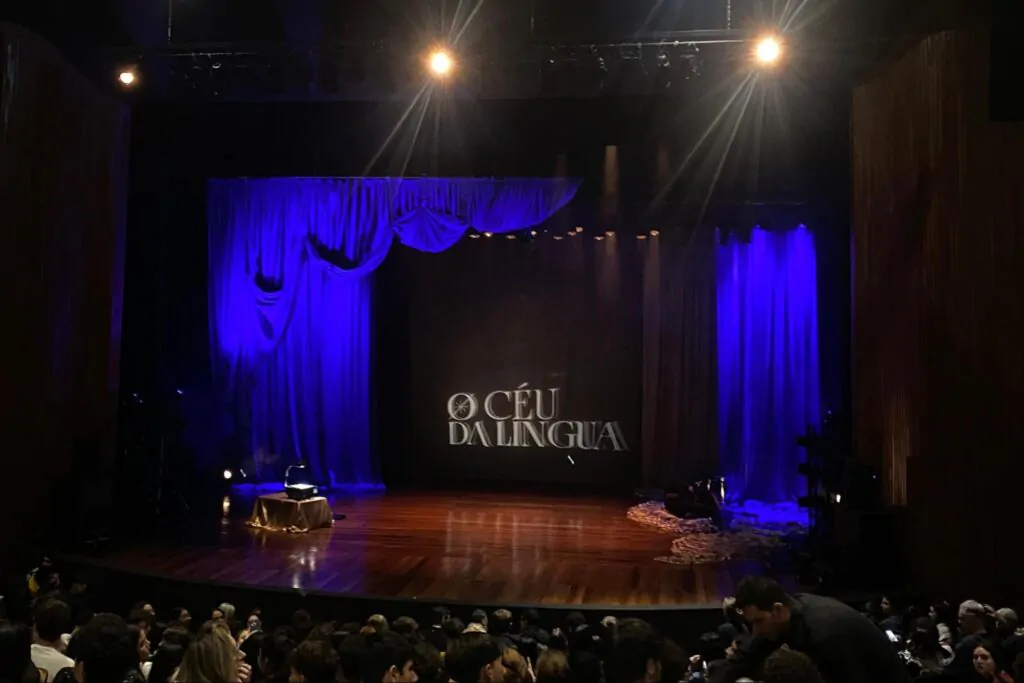Palco do monólogo " O céu da língua"