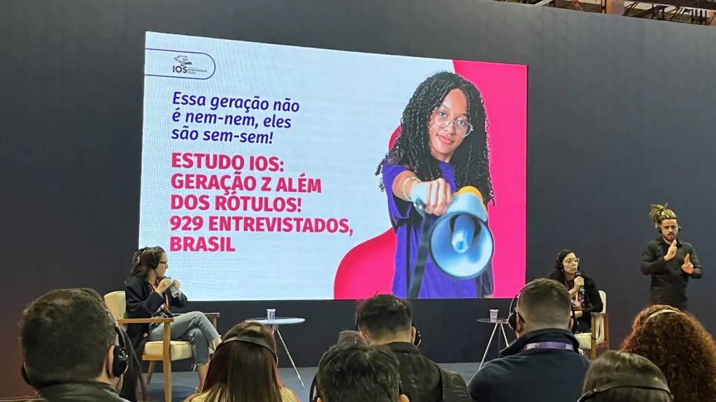 mesa de debate do evento TOTVS