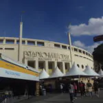 Arena Pacaembu ao fundo. Na frente, tendas da Feira do Livro 2026