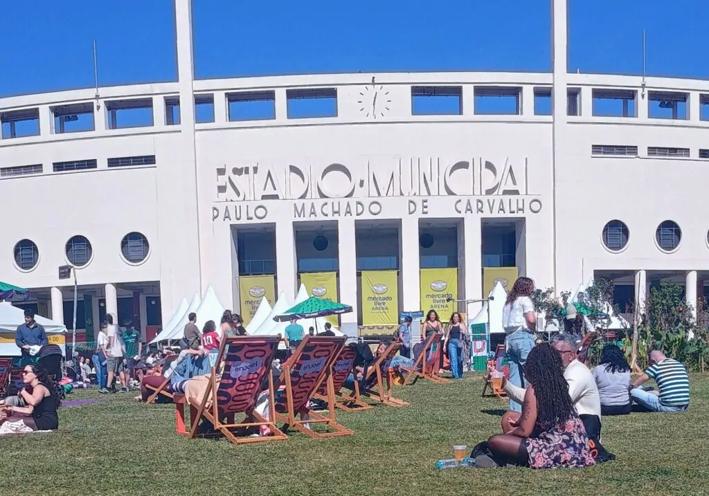 estádio do pacaembu e praça charles miller recebendo a feira do livro 2026